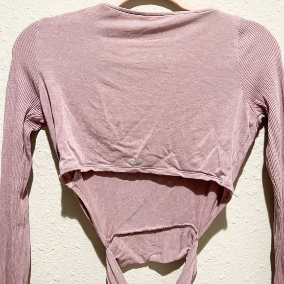 Alo Yoga Barre Long Sleeve Tie-Waist Crop Top Mauve Pink Dusted Plum Medium M - Picture 5 of 8